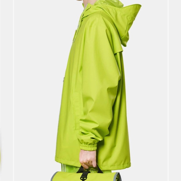 NWT RAINS WATERPROOF STORM BREAKER JACKET (REFLECTIVE DIGITAL LIME) L